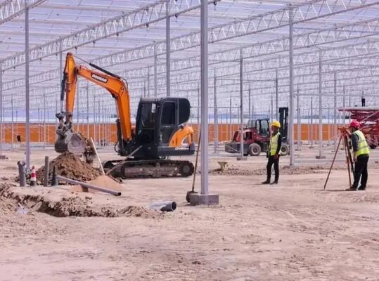 고품질의 꽃을 재배하기 위한 연속 팽창 폴리에틸렌 필름 온실